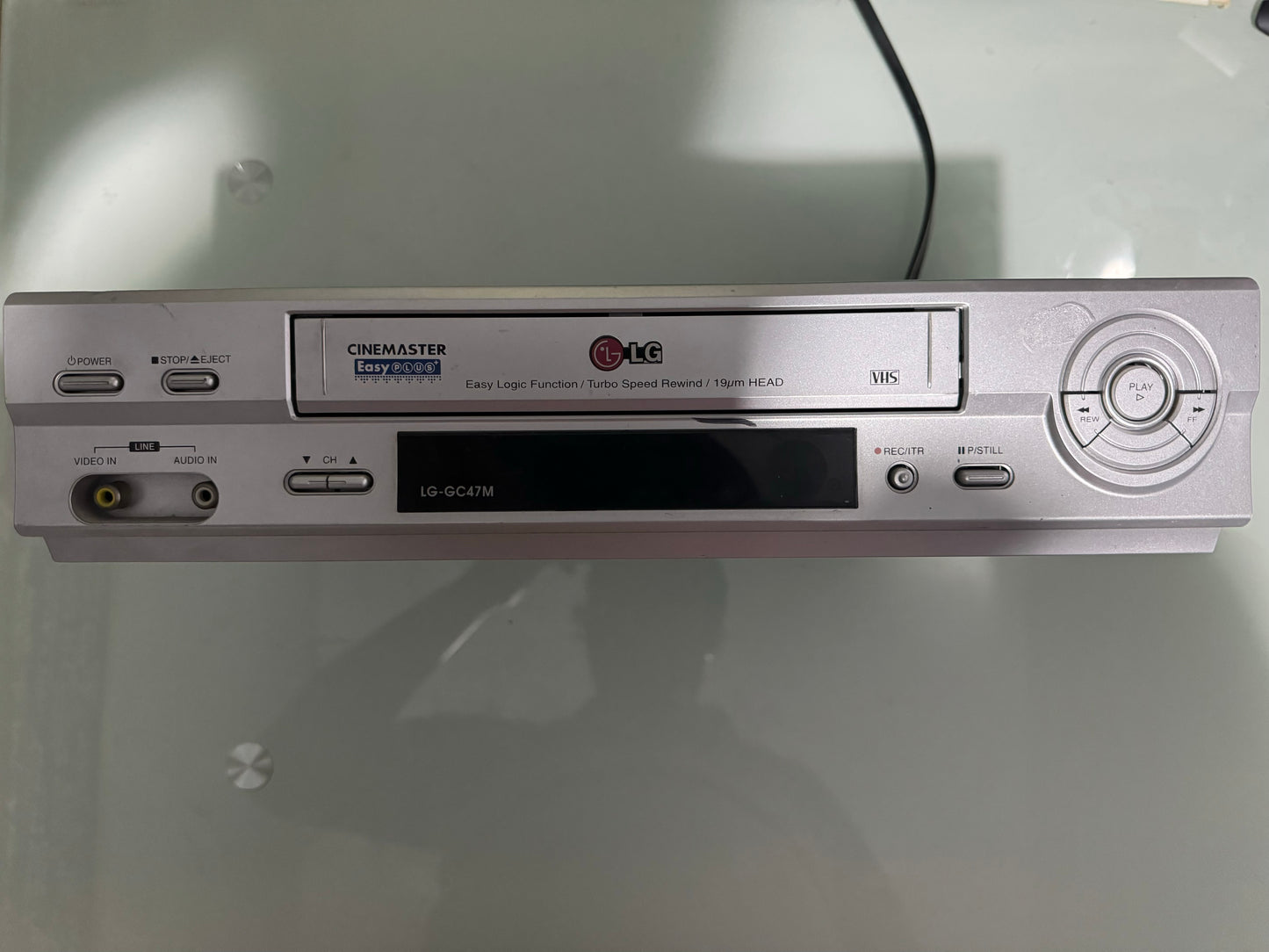 .geekienda - Videocasetera para peliculas VHS marca LG - gadgets